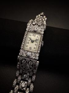 Orologio  in  Platino   " Art  -  Dèco "   con  Diamanti 